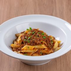 Penne ao Molho a Bolonhesa