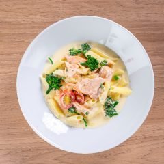 Penne com Lascas de Salmão